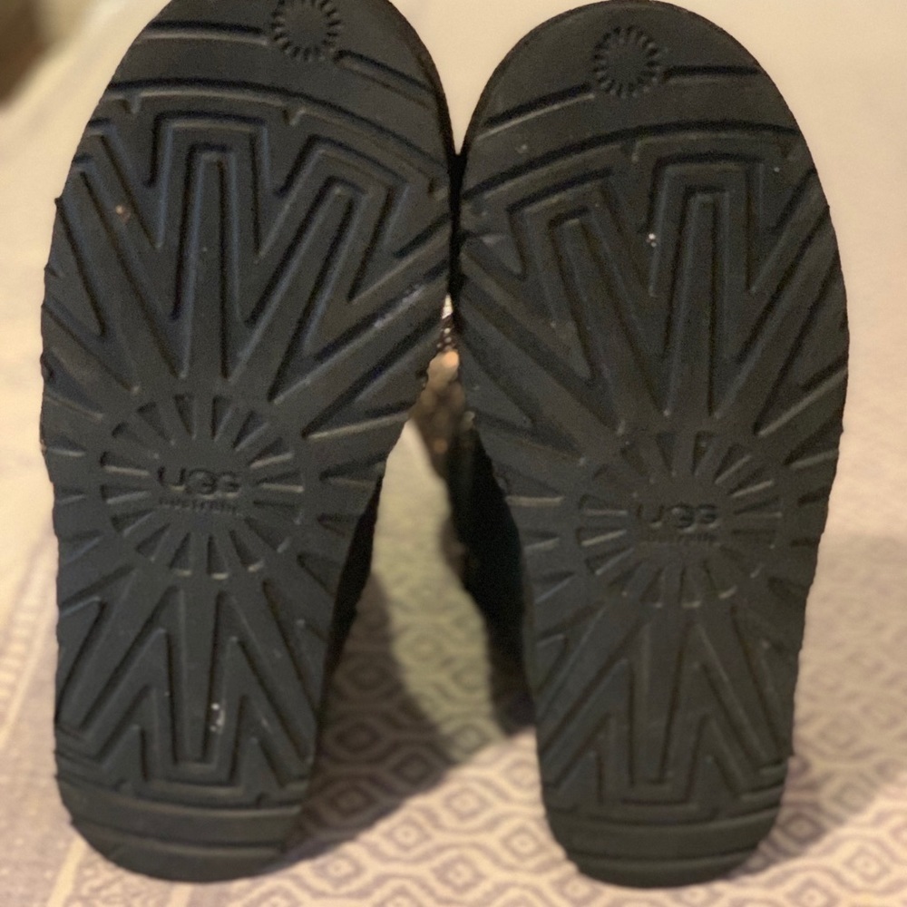 UGG Lyla Boot in Black - Picture 8 of 8